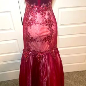 Prom- used once- direct cleaned!